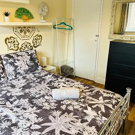 Reading West Homestay Extérieur photo